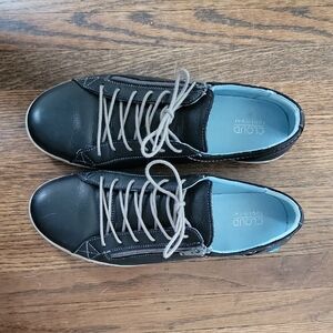 cloud sneakers size 42 barely worn
